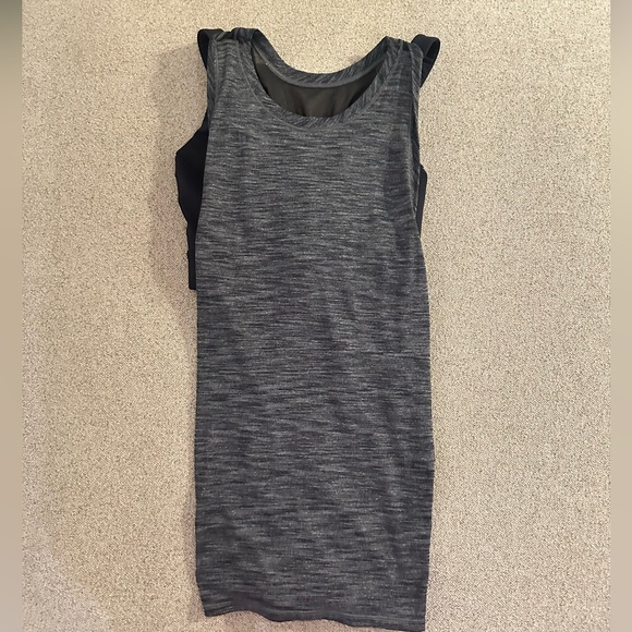 Lulu Lemon Yoga Tank size 6/8 - Picture 6 of 9